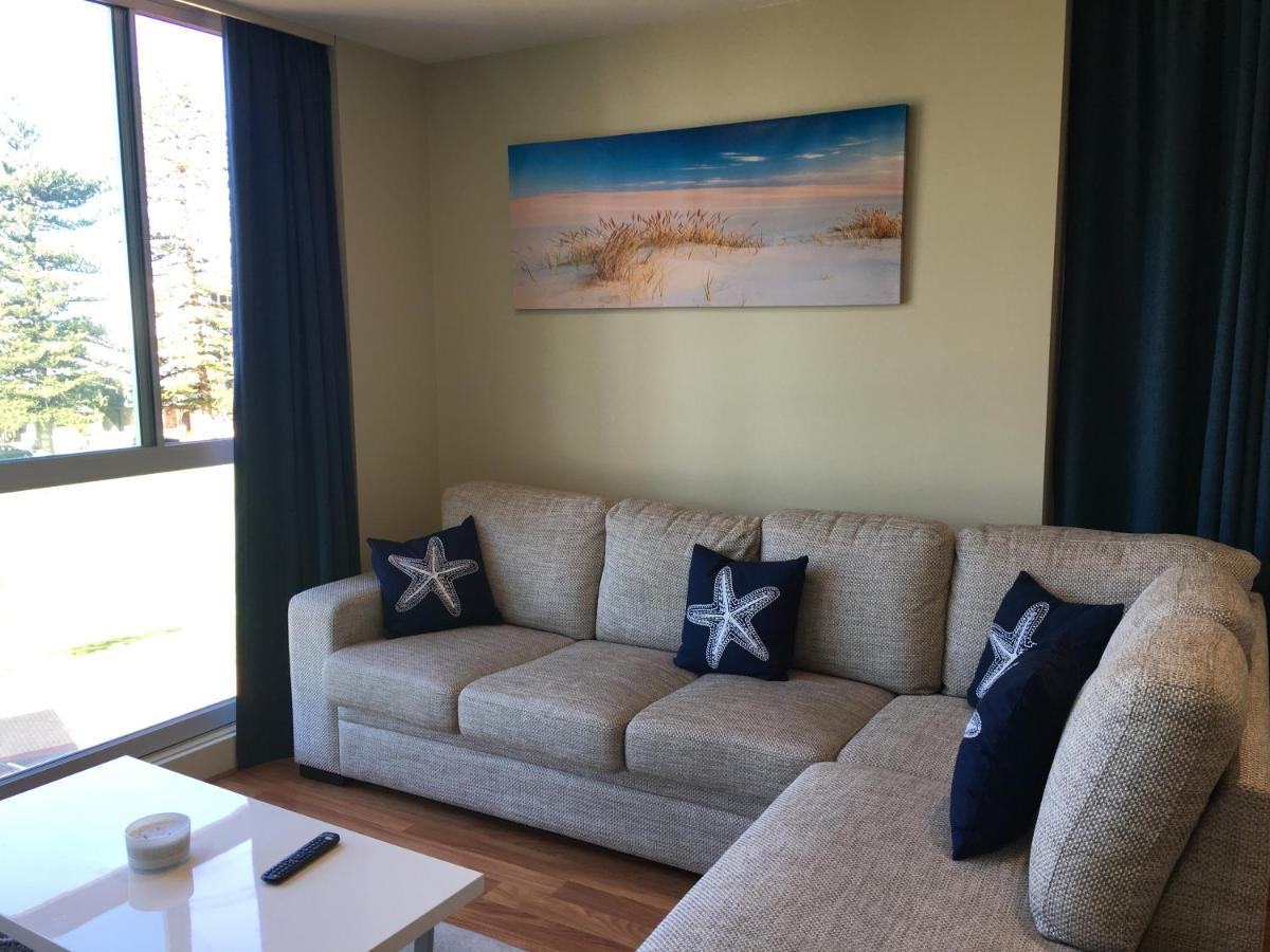 Beachside Luxury Apartments One & Two Bedroom In Beachfront Oaks Pier Building Glenelg Buitenkant foto