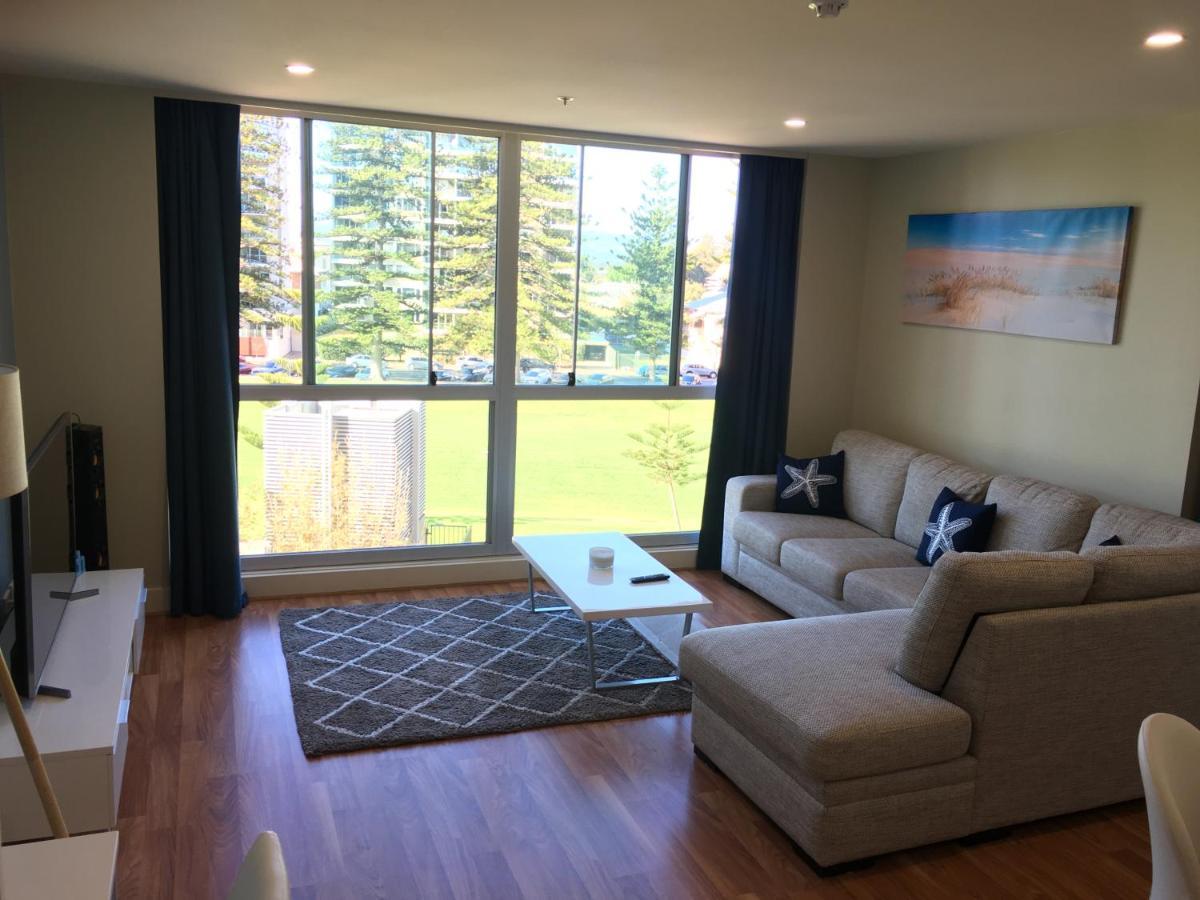 Beachside Luxury Apartments One & Two Bedroom In Beachfront Oaks Pier Building Glenelg Buitenkant foto