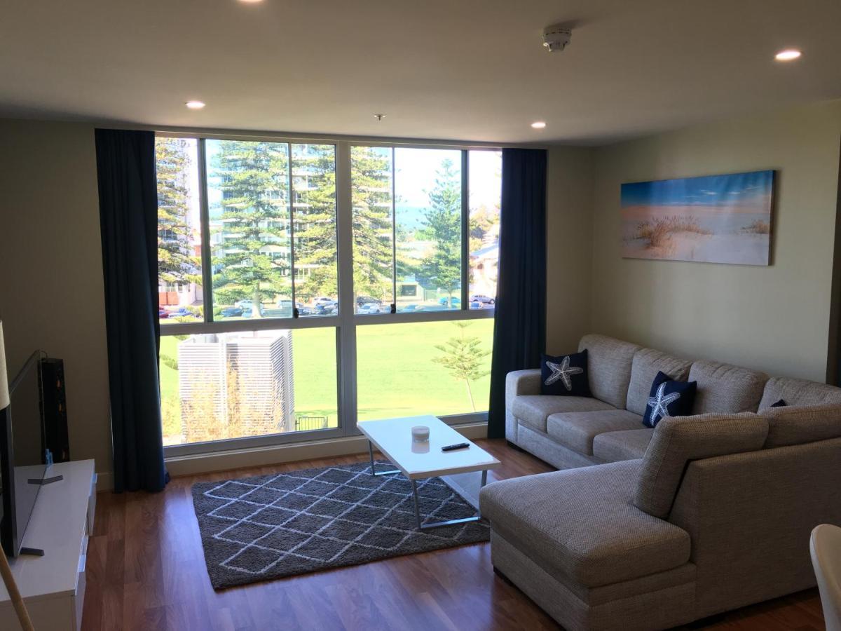 Beachside Luxury Apartments One & Two Bedroom In Beachfront Oaks Pier Building Glenelg Buitenkant foto