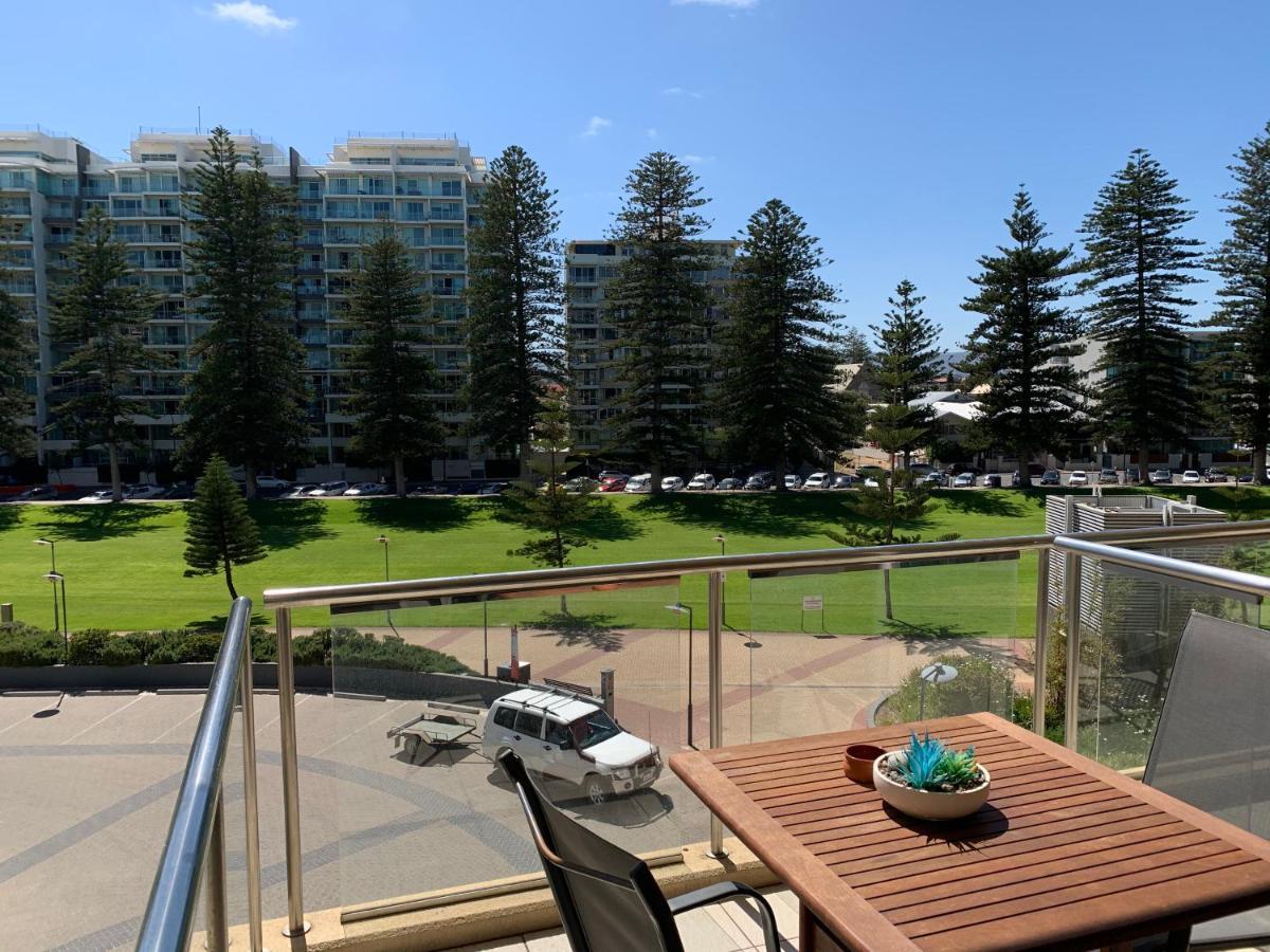 Beachside Luxury Apartments One & Two Bedroom In Beachfront Oaks Pier Building Glenelg Buitenkant foto
