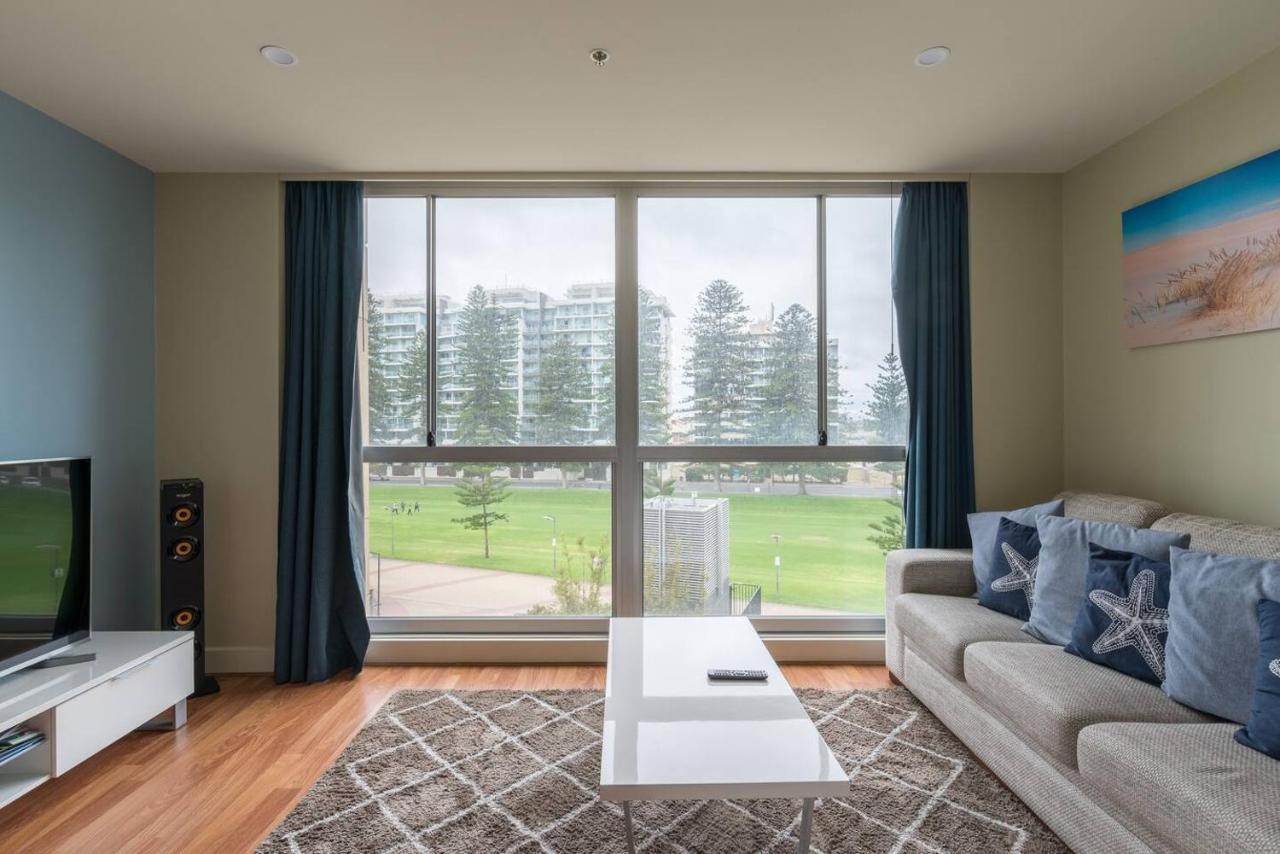 Beachside Luxury Apartments One & Two Bedroom In Beachfront Oaks Pier Building Glenelg Buitenkant foto