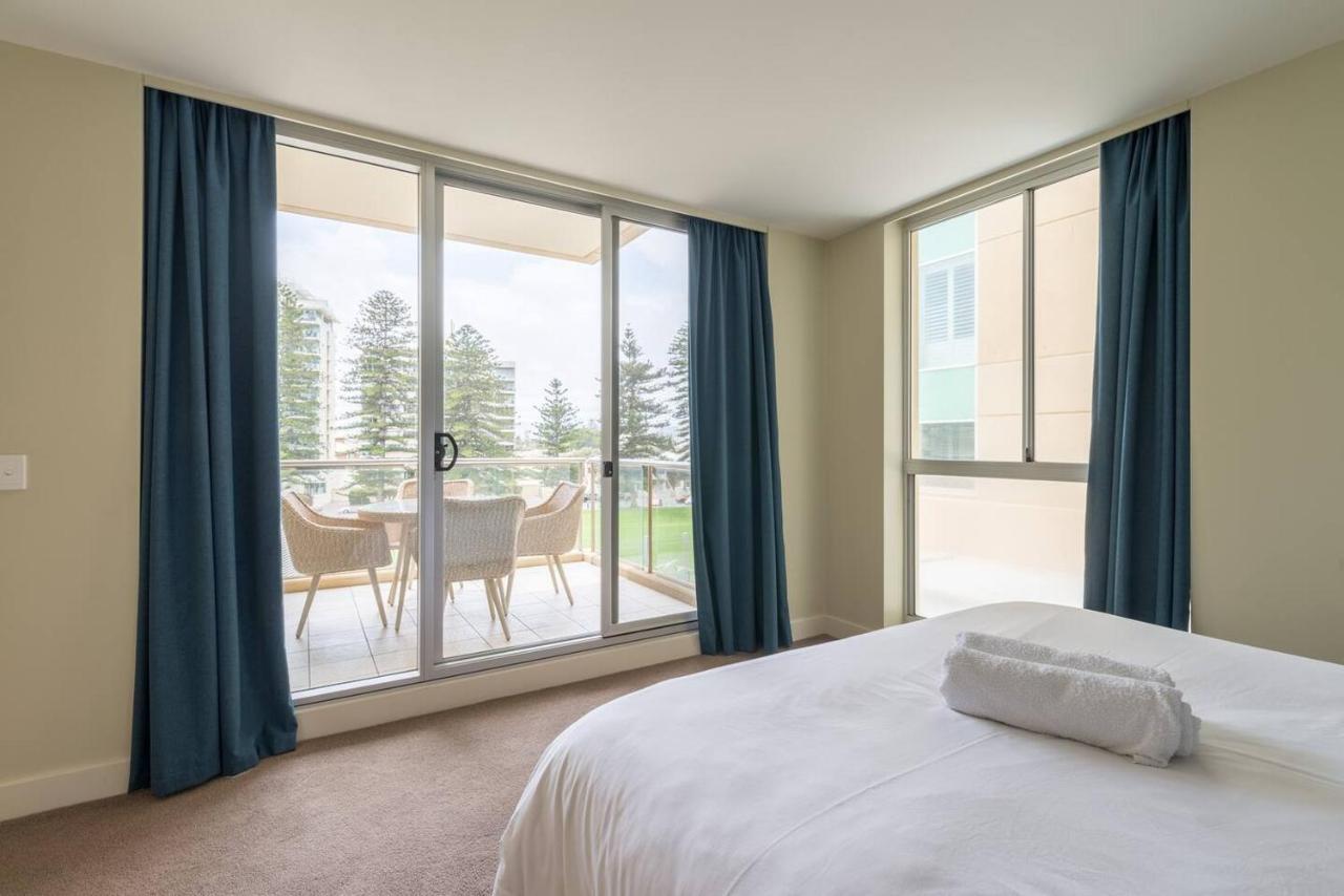 Beachside Luxury Apartments One & Two Bedroom In Beachfront Oaks Pier Building Glenelg Buitenkant foto