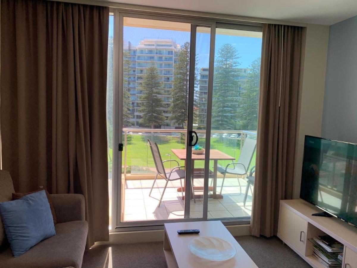 Beachside Luxury Apartments One & Two Bedroom In Beachfront Oaks Pier Building Glenelg Buitenkant foto