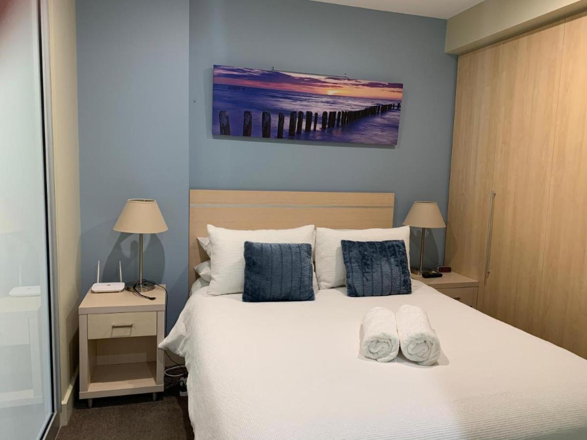 Beachside Luxury Apartments One & Two Bedroom In Beachfront Oaks Pier Building Glenelg Buitenkant foto