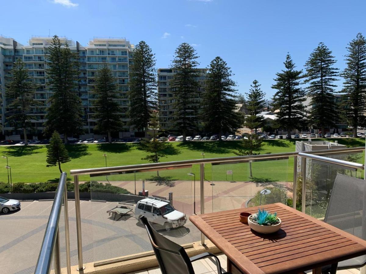Beachside Luxury Apartments One & Two Bedroom In Beachfront Oaks Pier Building Glenelg Buitenkant foto