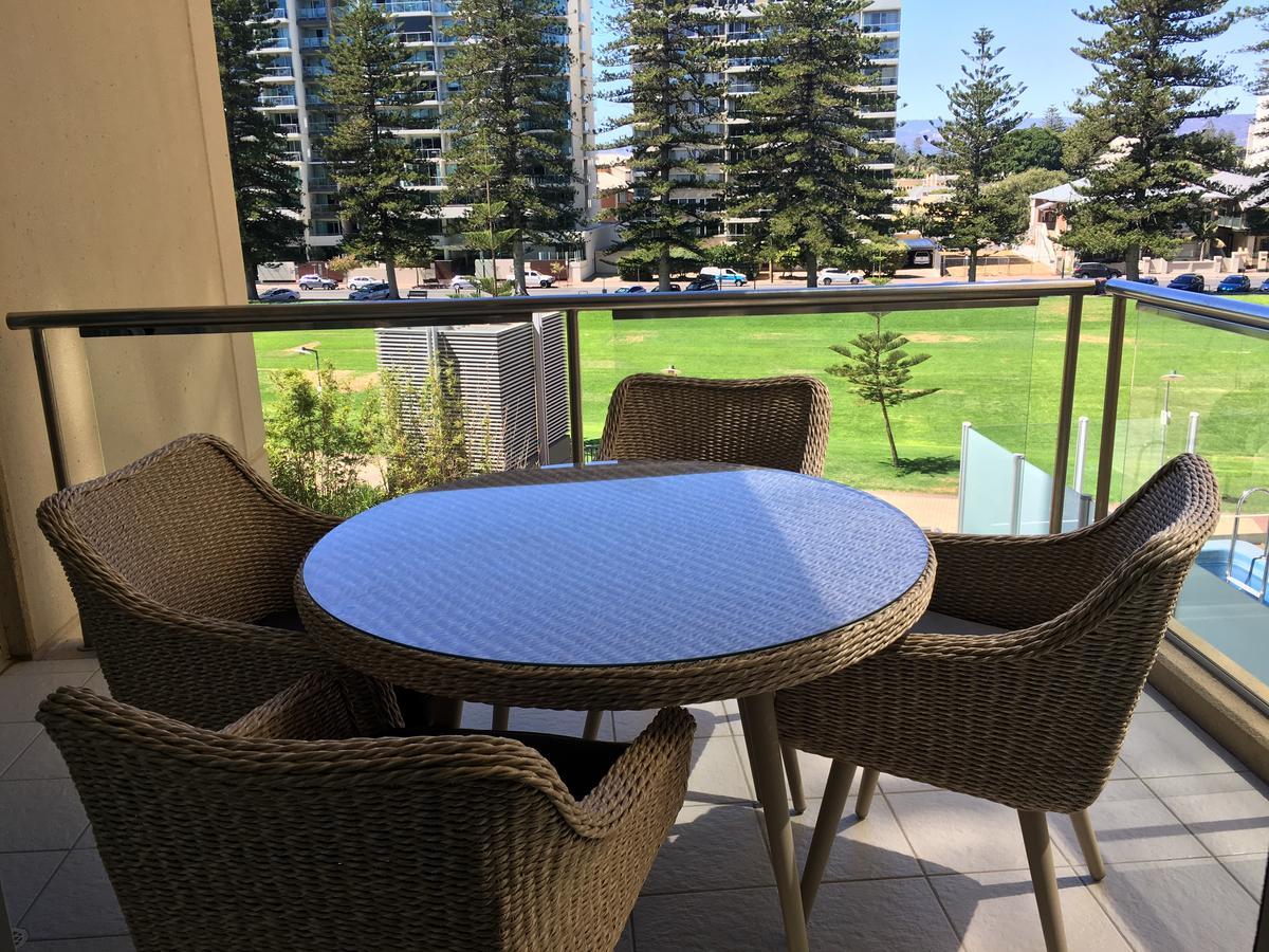 Beachside Luxury Apartments One & Two Bedroom In Beachfront Oaks Pier Building Glenelg Buitenkant foto