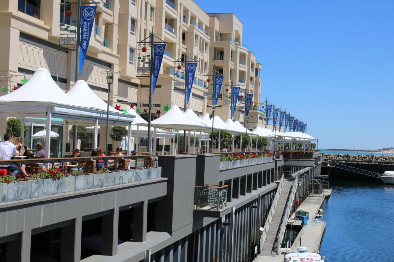 Beachside Luxury Apartments One & Two Bedroom In Beachfront Oaks Pier Building Glenelg Buitenkant foto