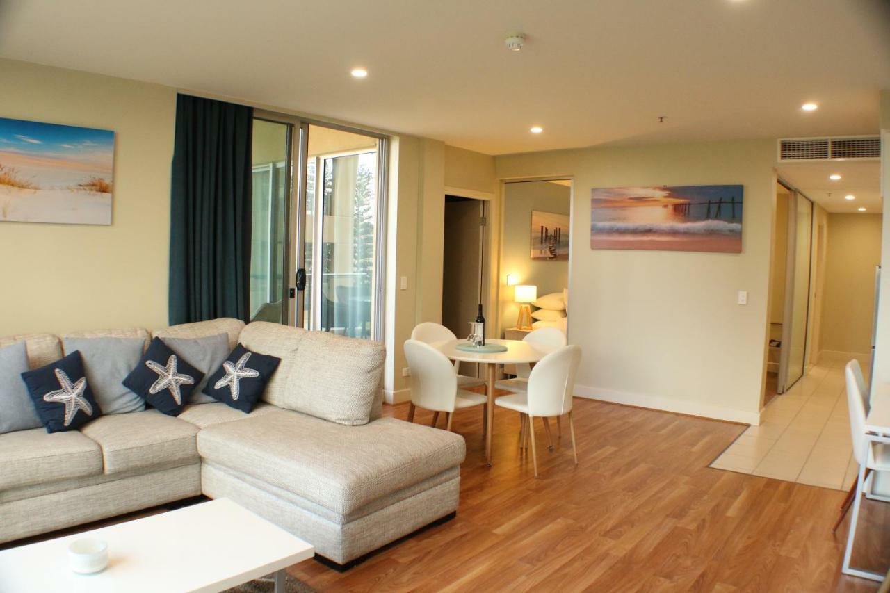 Beachside Luxury Apartments One & Two Bedroom In Beachfront Oaks Pier Building Glenelg Buitenkant foto